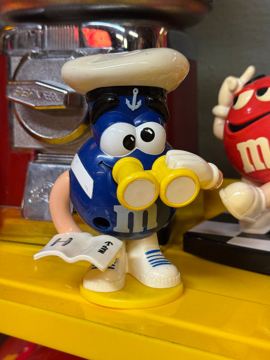 Blå M&M matros dispenser