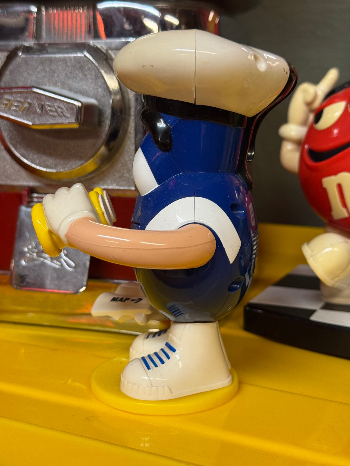 Blå M&M matros dispenser
