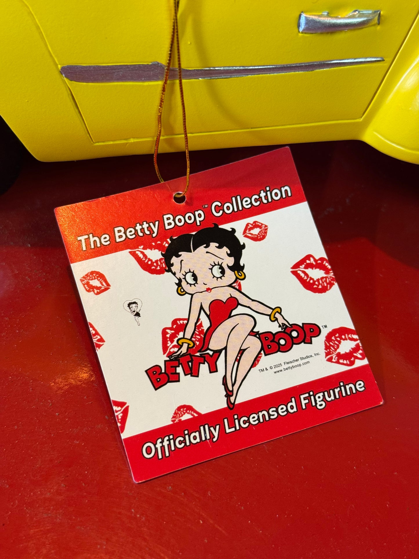 Betty Boop - Yellow Car