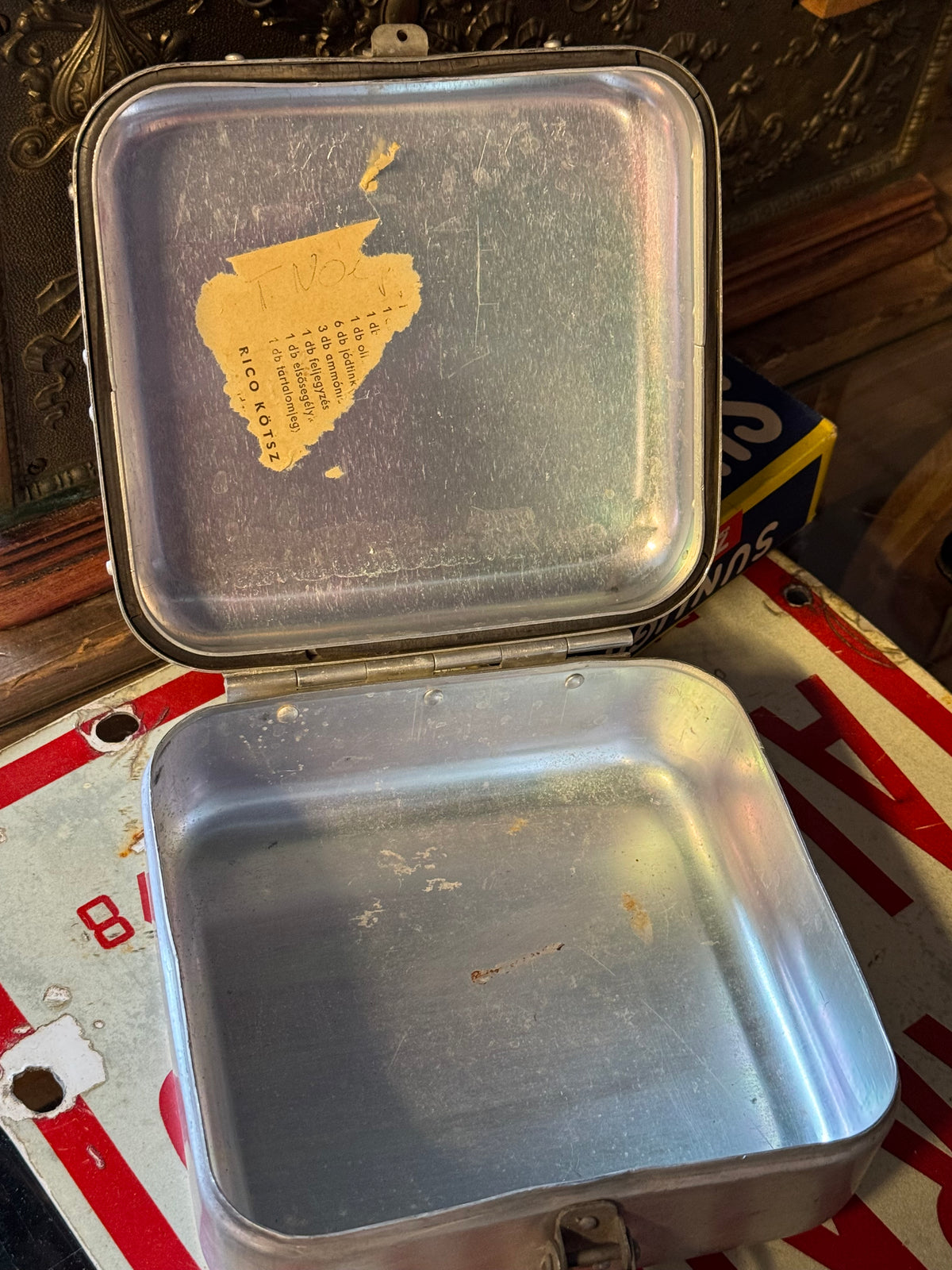 Vintage førstehjælpskasse i alu