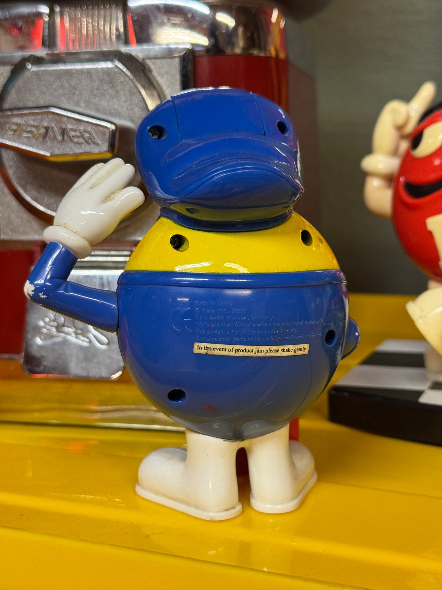 Gul M&M steward dispenser