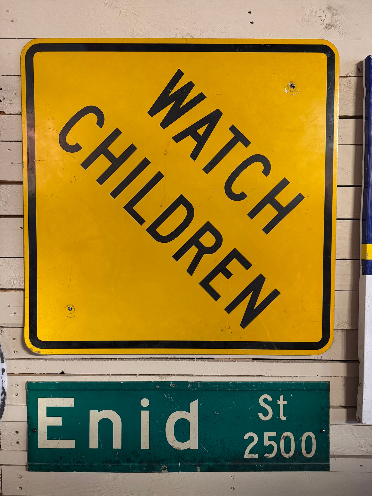 Watch Children skilt