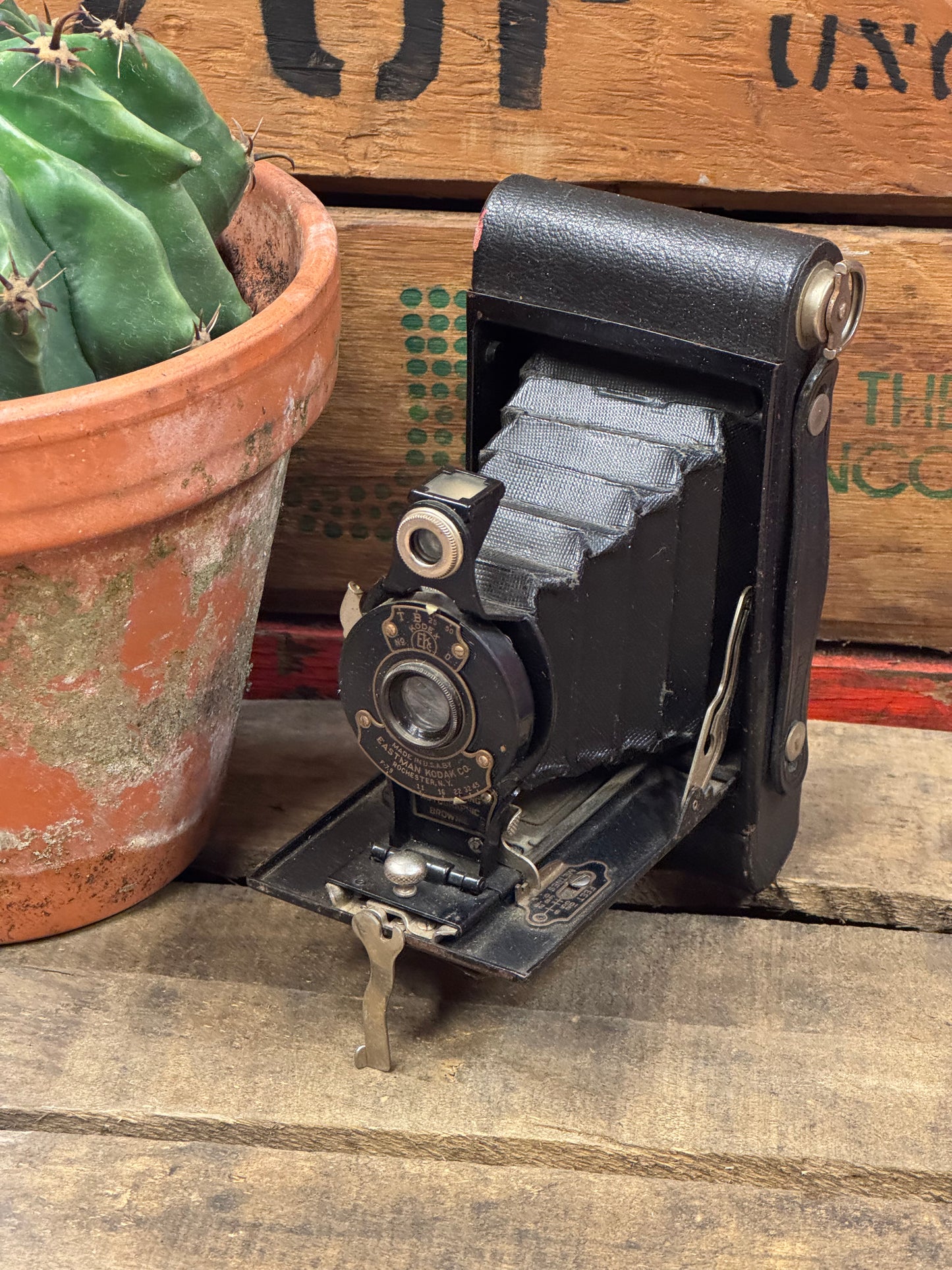 Kodak No. 2A Folding Autographic Brownie kamera.