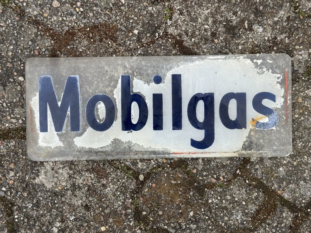 Mobiloil - Mobilgas - Glasskilt