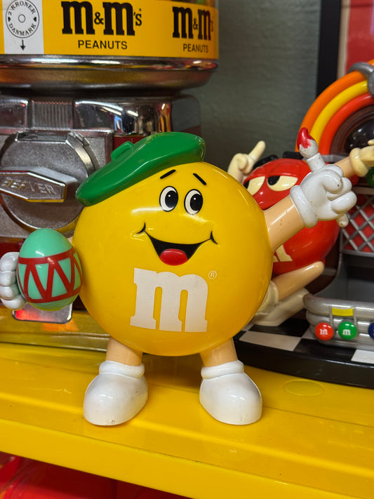 Gul M&M dispenser