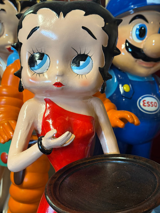 Betty Boop med bakke & hund