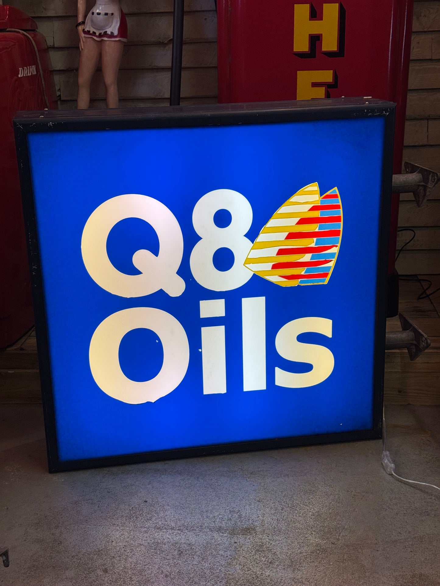 Q8 Oils lysskilt