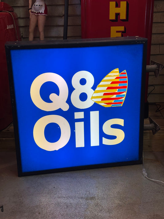 Q8 Oils lysskilt