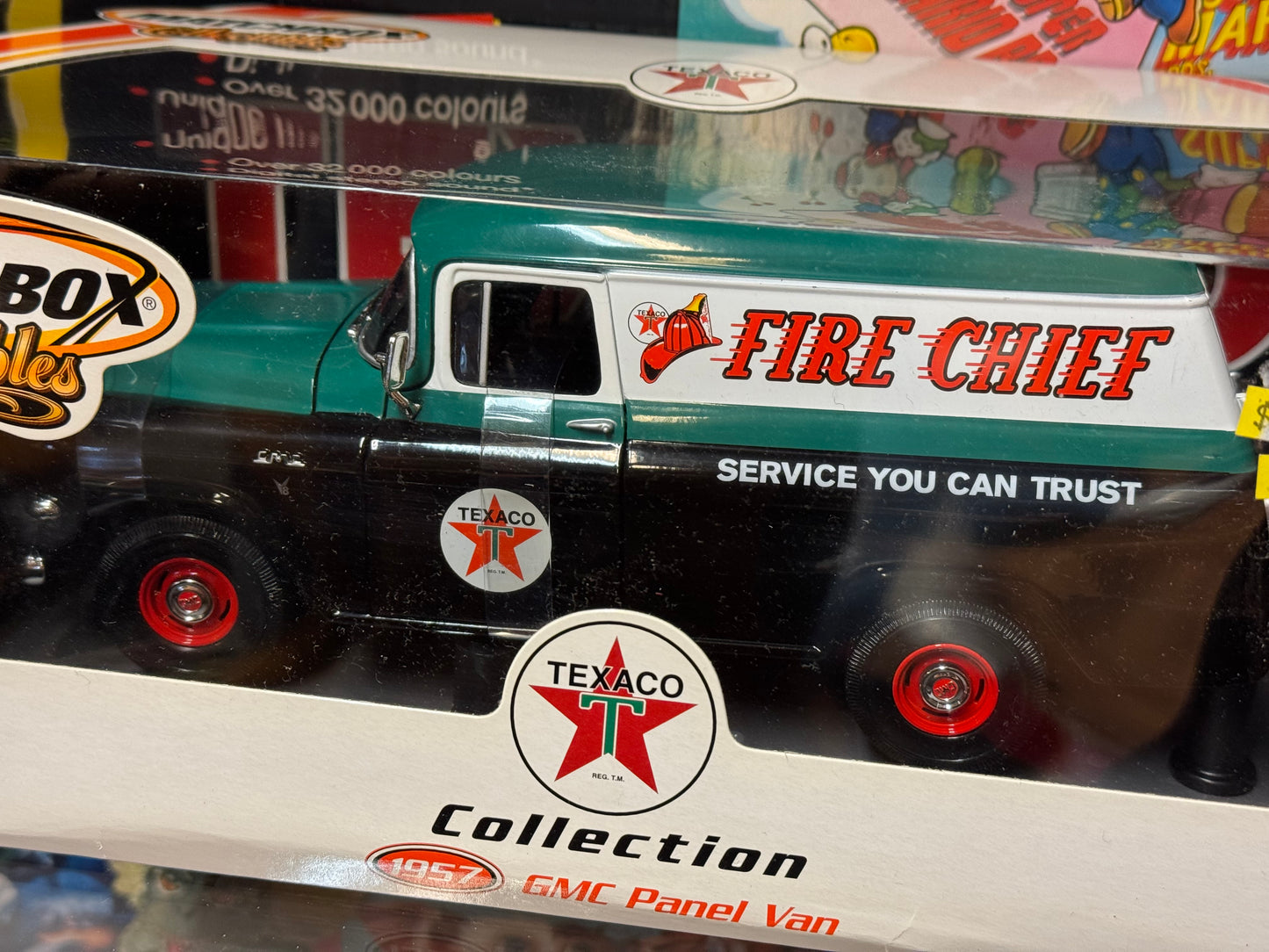 Matchbox Collectibles 1957 GMC Panel Van i Texaco Fire Chief