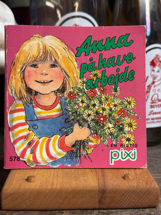 Anna på have arbejde