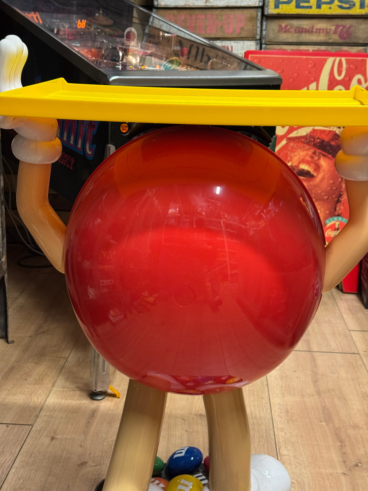 M&M Rød store display