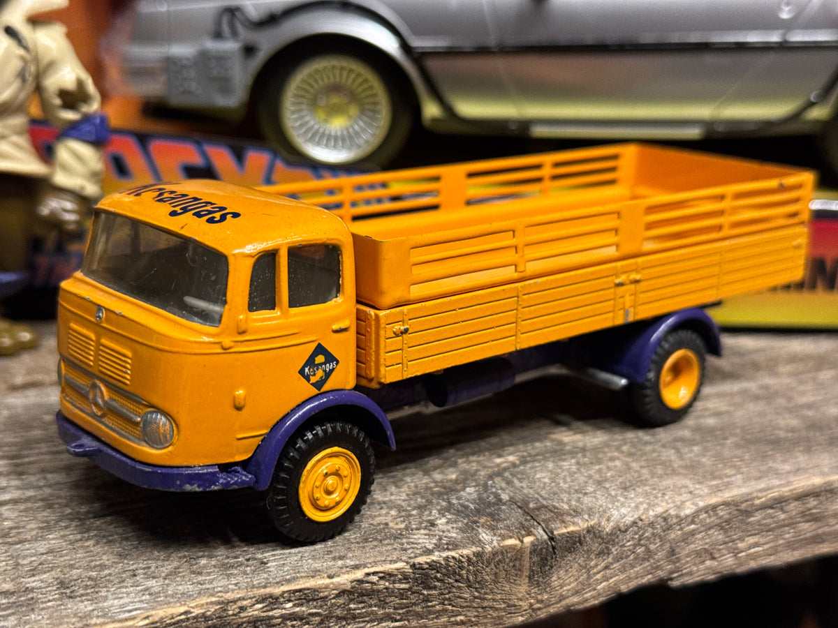 Tekno 911 Mercedes-Benz LP322 Kosangas
