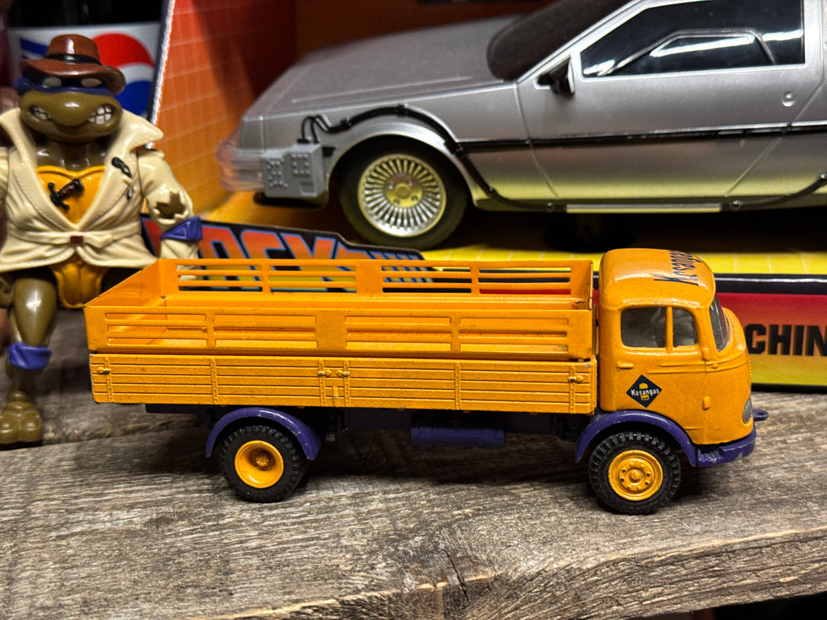 Tekno 911 Mercedes-Benz LP322 Kosangas