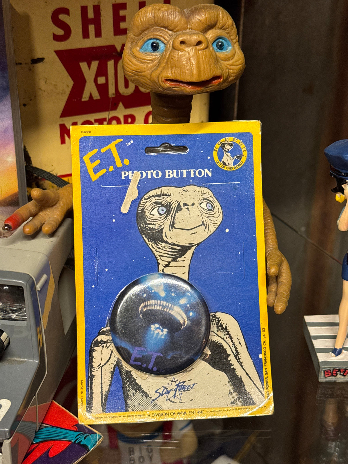 E.T. the Extra-Terrestrial badge 1982