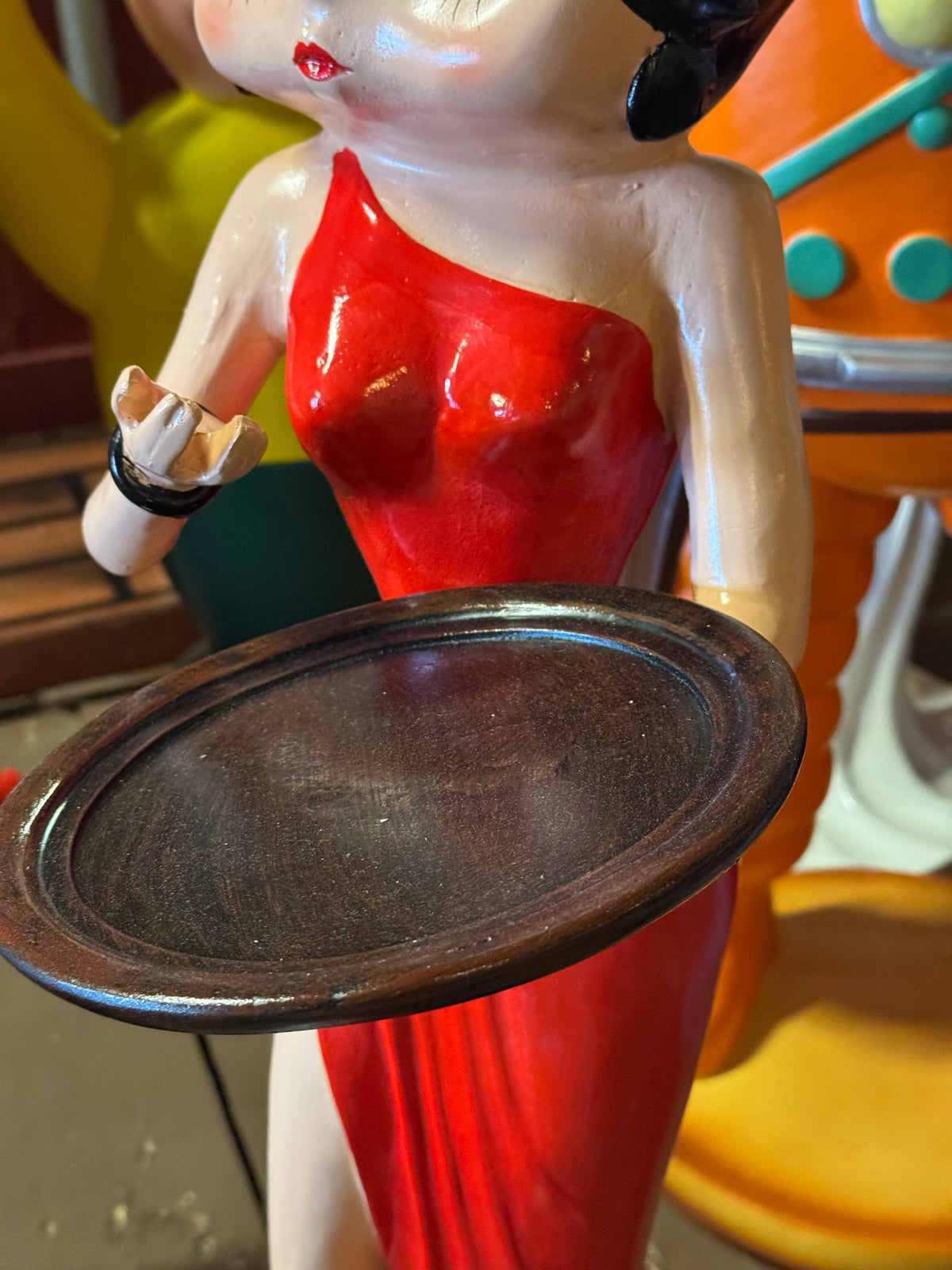 Betty Boop med bakke & hund