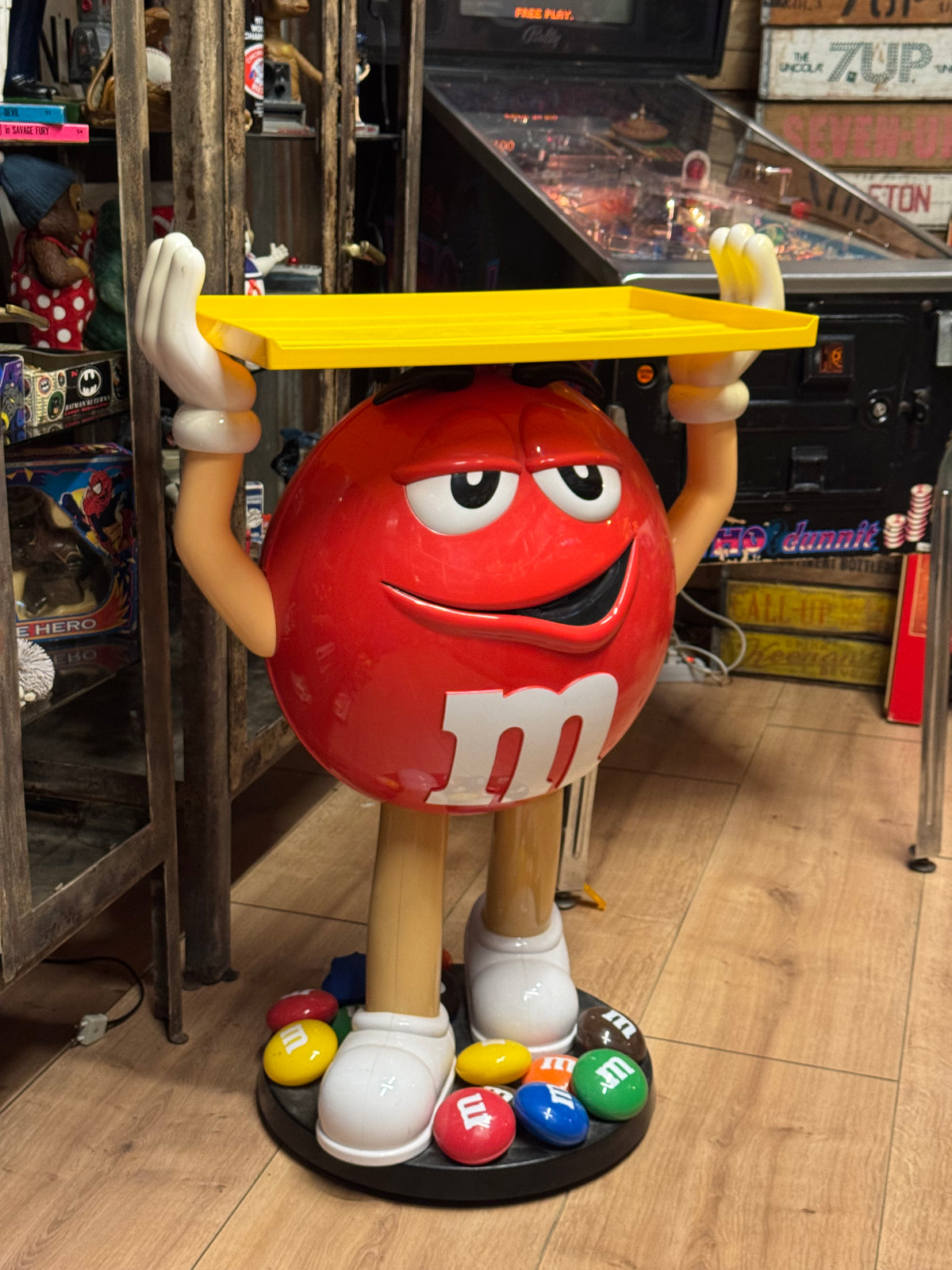 M&M Rød store display