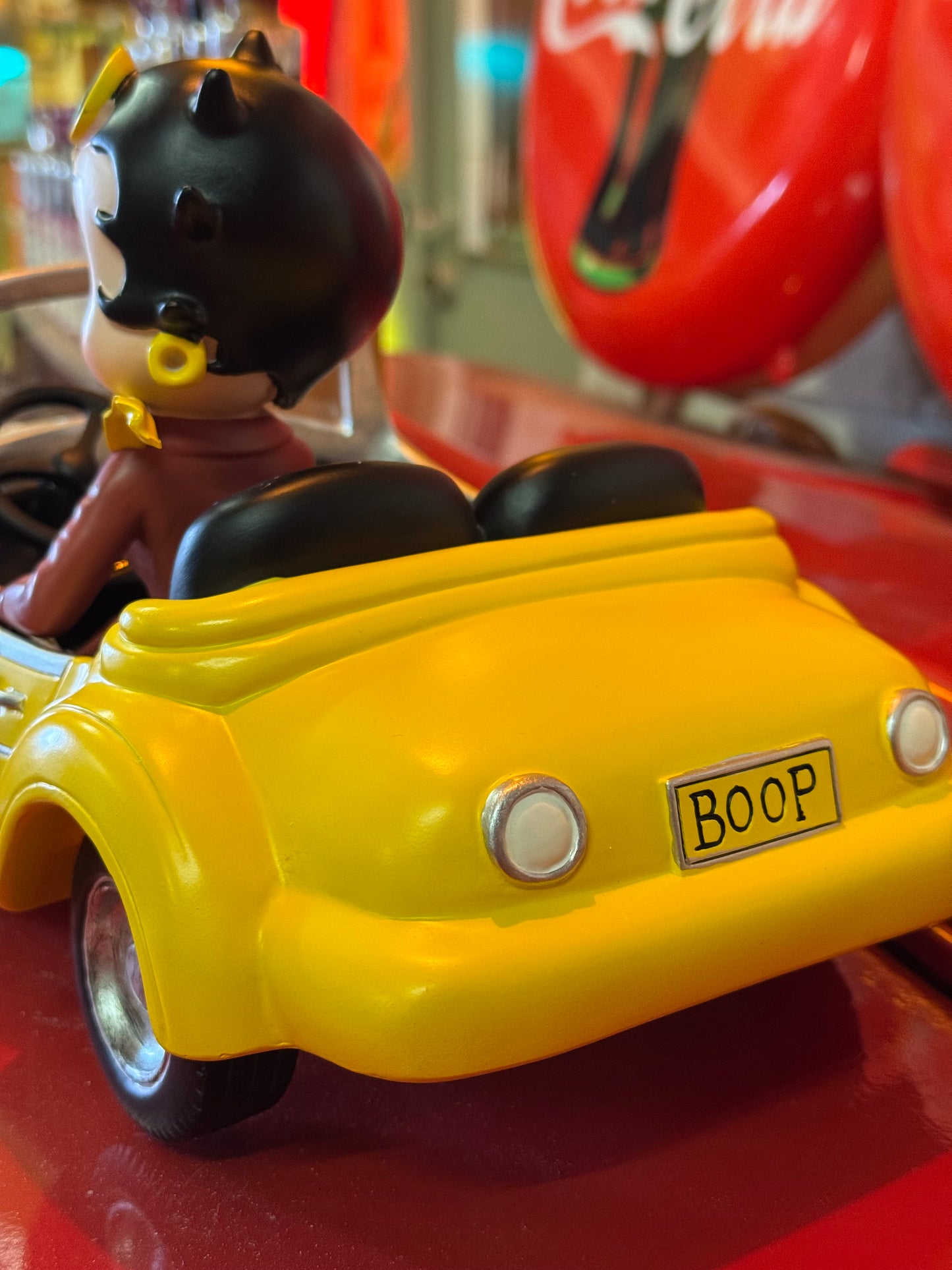 Betty Boop - Yellow Car
