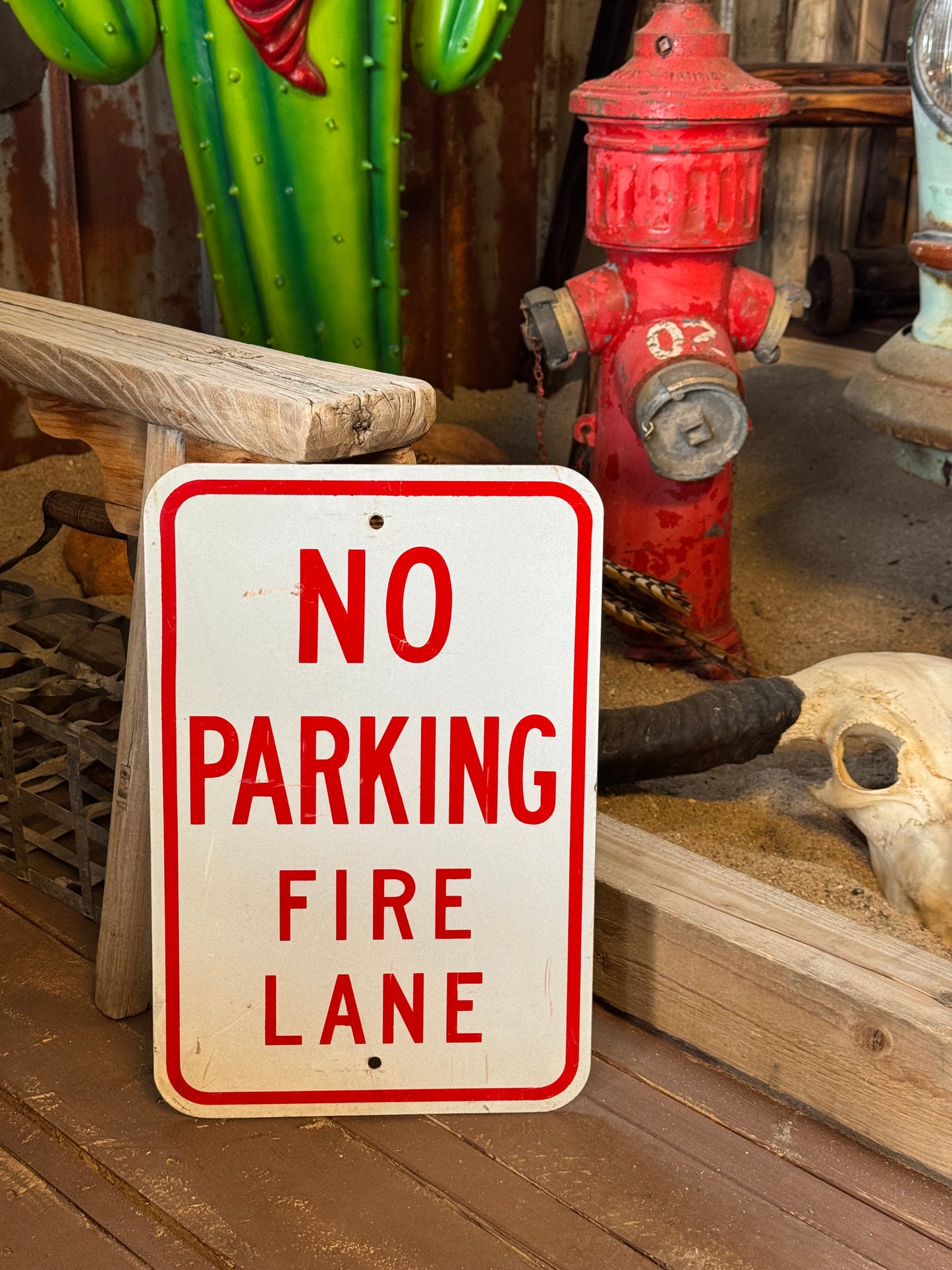 No parking fire lane skilt