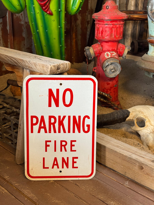 No parking fire lane skilt