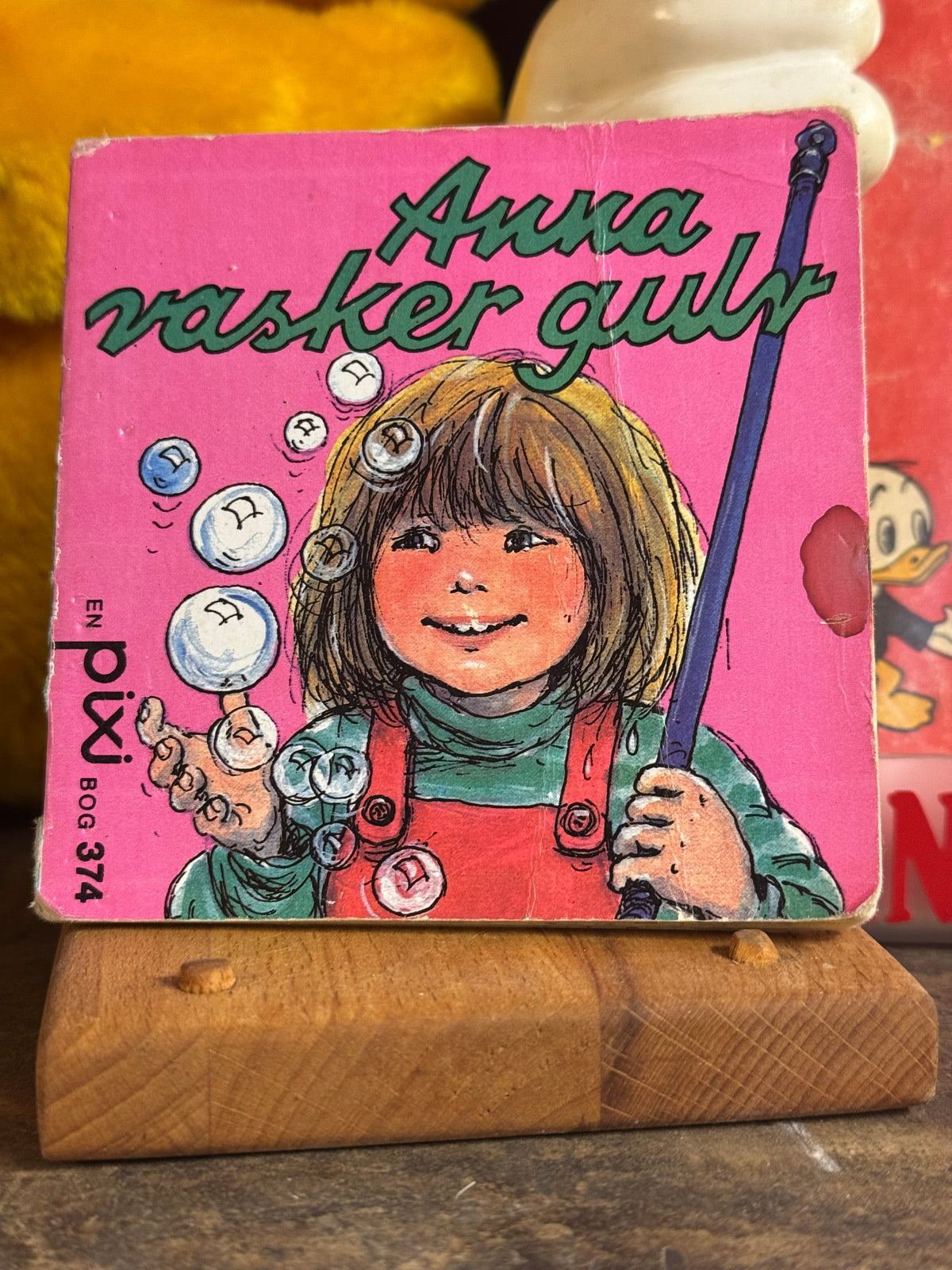 Anna vasker gulv - Pixibog