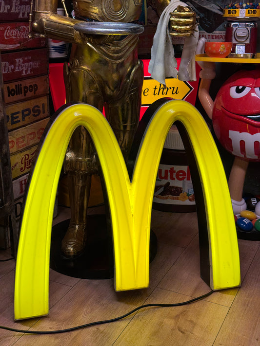 McDonalds M lysskilt