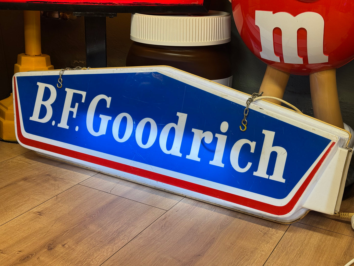 B.F. Goodrich lysskilt