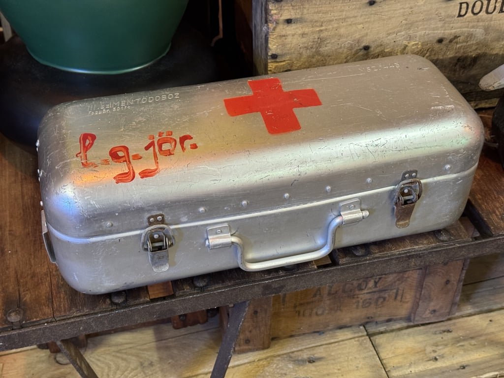 Rødekors kasse - Førstehjælpskasse